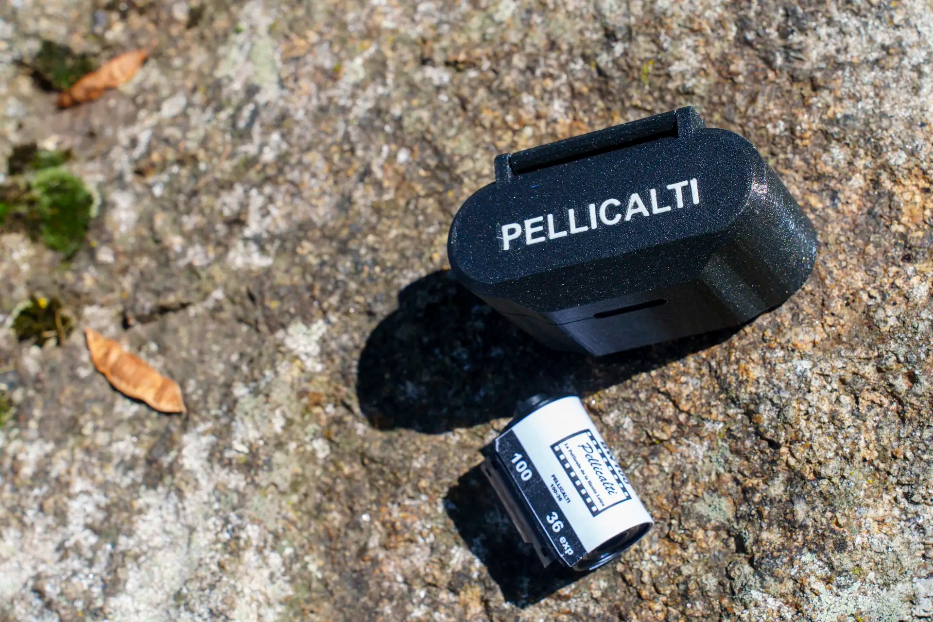 Boite de rangement pour 3 pellicules 135 PELLICALTI, de couleur noir